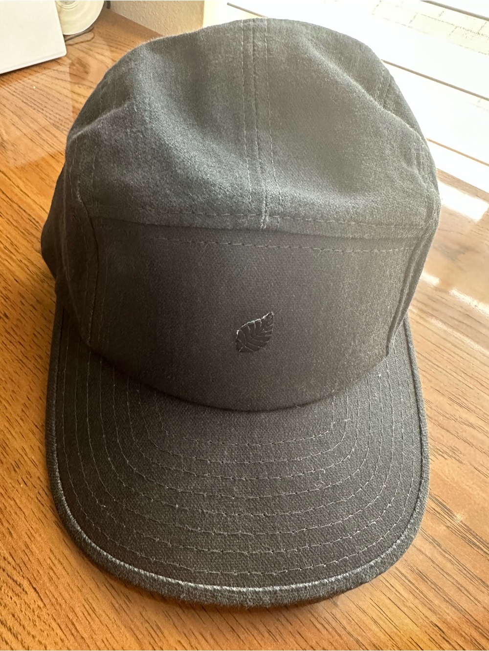 Men's Black Five-Panel Leaf Embroidered Cap